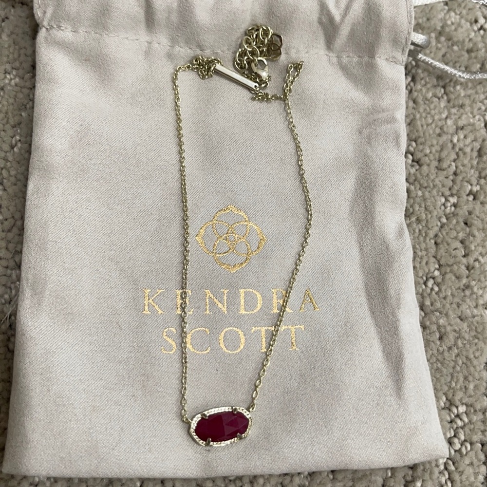 Kendra Scott Elisa pendant necklace in maroon
